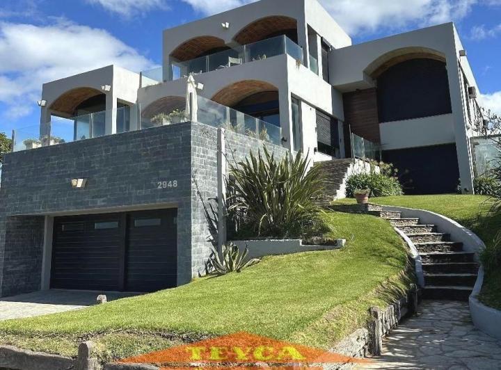 Casa · 600m² · 10 Ambientes · 2 Cocheras