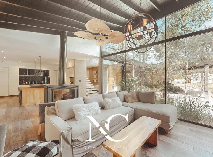 Casa · 305m² · 6 Ambientes · 4 Cocheras