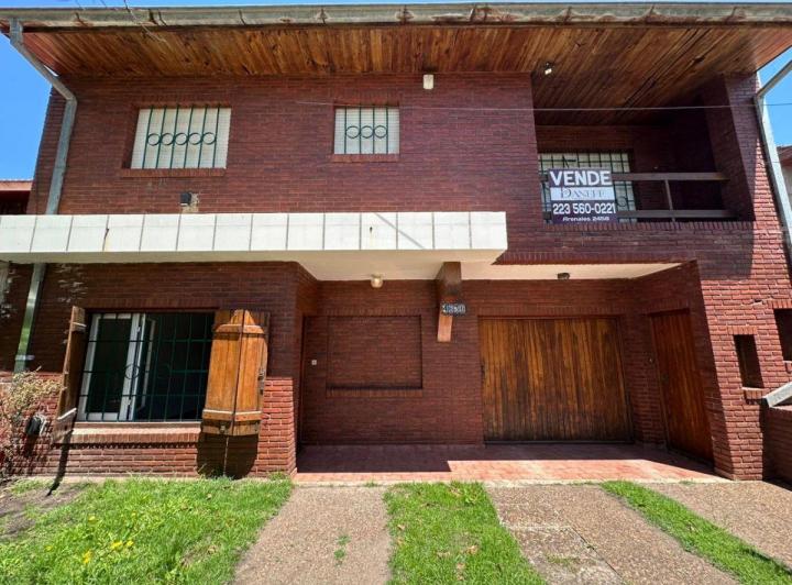Casa · 250m² · 6 Ambientes · 2 Cocheras