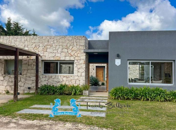 Casa · 140m² · 4 Ambientes · 1 Cochera