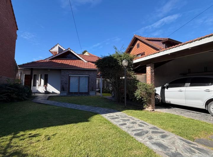 Casa · 164m² · 5 Ambientes · 2 Cocheras