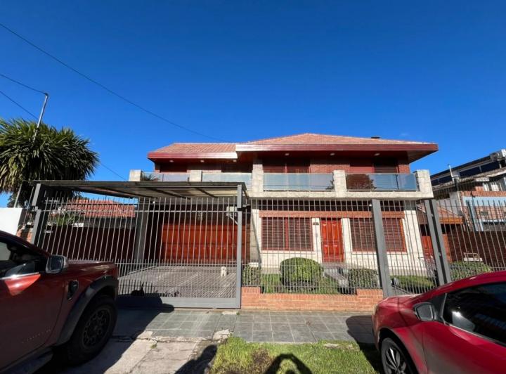 Casa · 420m² · 7 Ambientes · 6 Cocheras