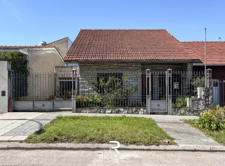 Casa · 240m² · 3 Ambientes · 1 Cochera