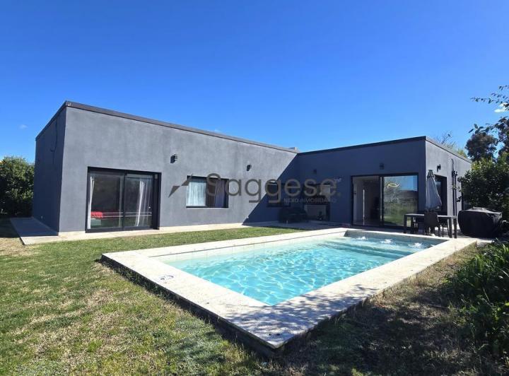 Casa · 226m² · 4 Ambientes · 4 Cocheras