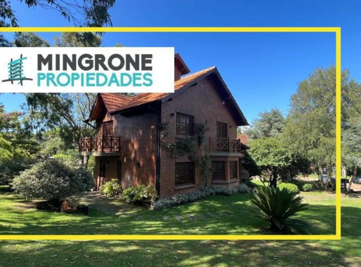 Casa · 199m² · 6 Ambientes · 2 Cocheras