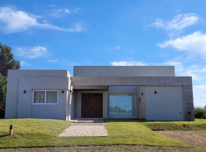 Casa · 185m² · 5 Ambientes · 2 Cocheras