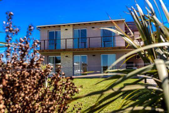 Casa · 245m² · 8 Ambientes · 4 Cocheras