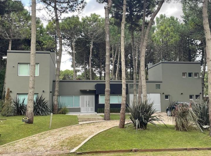 Casa · 260m² · 4 Ambientes