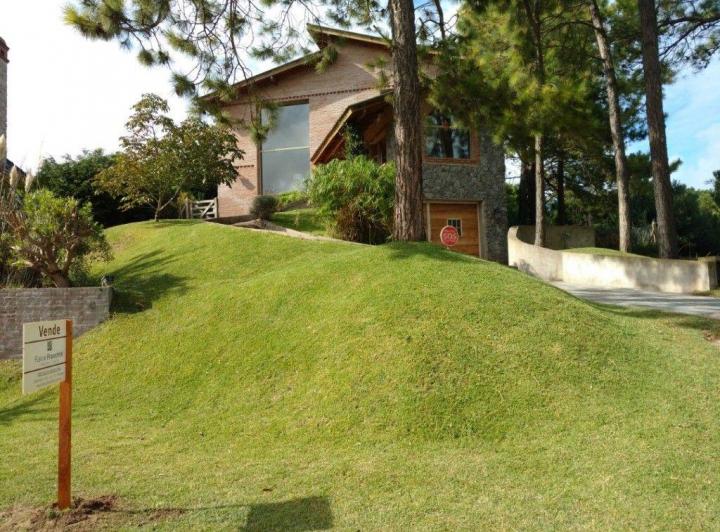 Casa · 348m² · 5 Ambientes · 2 Cocheras