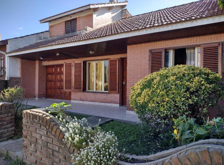 Casa · 160m² · 5 Ambientes · 1 Cochera