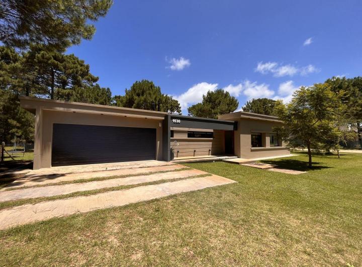 Casa · 160m² · 4 Ambientes · 1 Cochera
