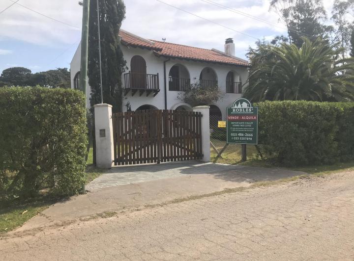 Casa · 270m² · 5 Ambientes · 1 Cochera