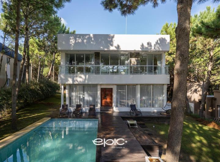 Casa · 190m² · 5 Ambientes · 1 Cochera