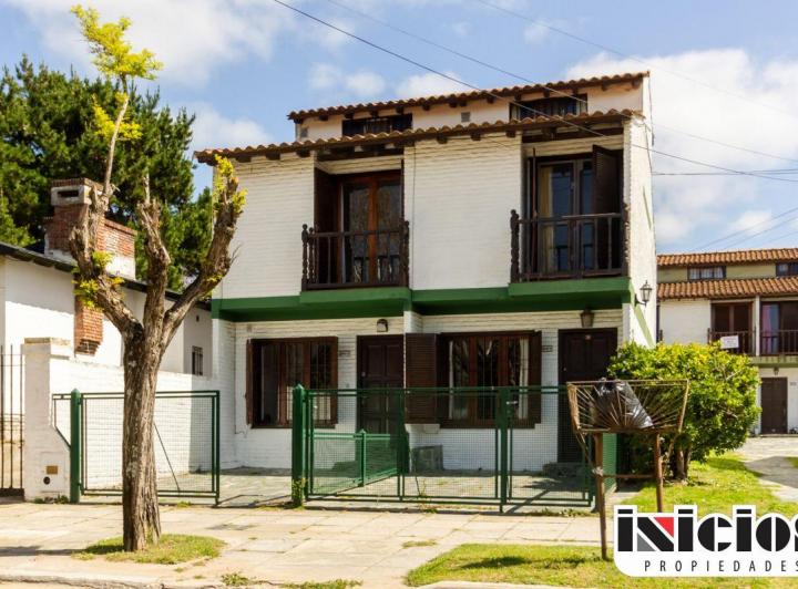 Casa · 1m² · 3 Ambientes · 1 Cochera
