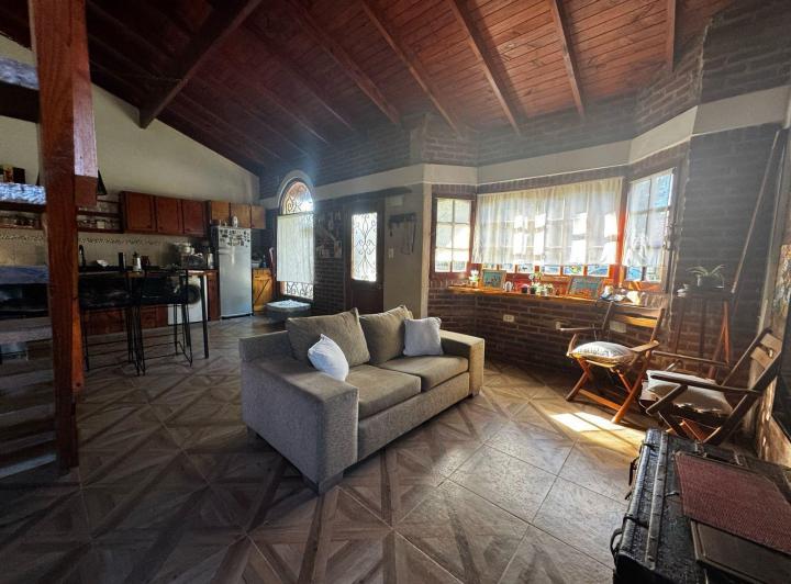 Casa · 105m² · 6 Ambientes · 1 Cochera