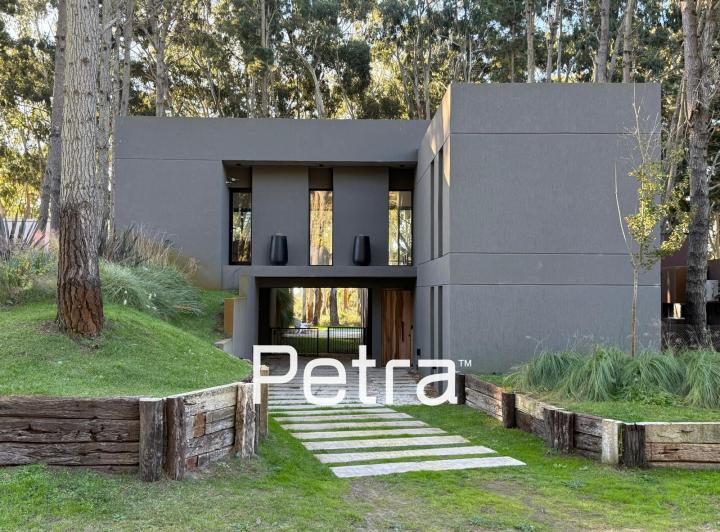 Casa · 201m² · 5 Ambientes · 1 Cochera