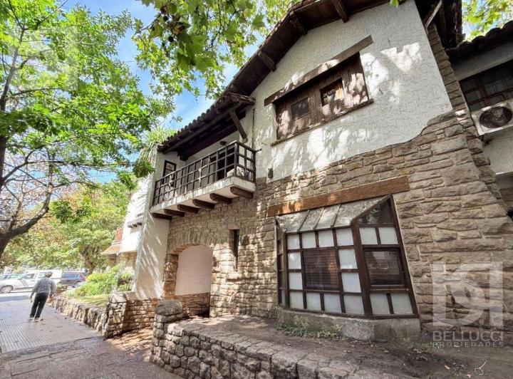 Casa · 198m² · 4 Ambientes · 1 Cochera
