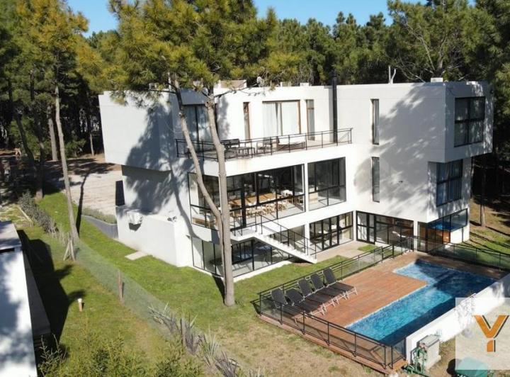 Casa · 550m² · 9 Ambientes