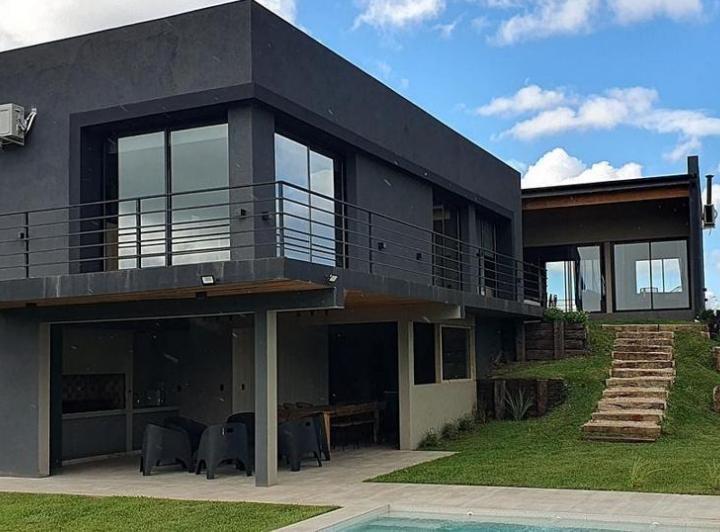 Casa · 325m² · 6 Ambientes