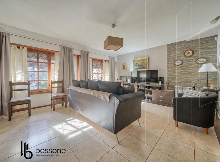 Casa · 162m² · 5 Ambientes · 2 Cocheras