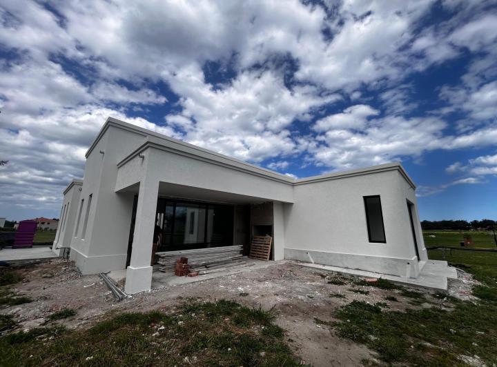 Casa · 193m² · 4 Ambientes · 4 Cocheras