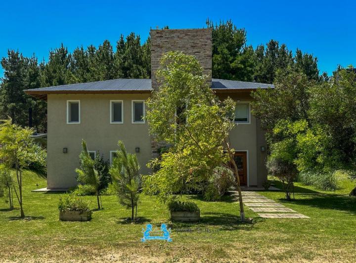 Casa · 194m² · 7 Ambientes · 1 Cochera