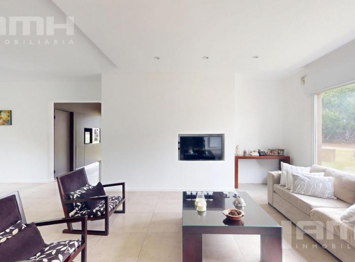 Casa · 200m² · 4 Ambientes · 1 Cochera
