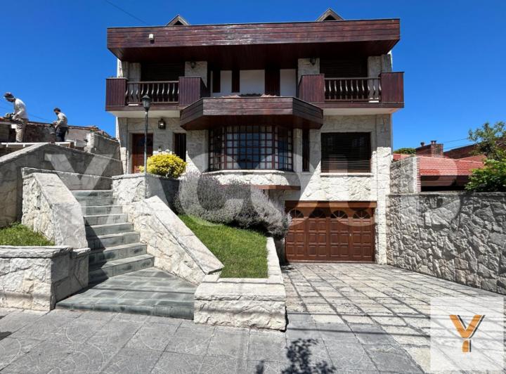 Casa · 300m² · 7 Ambientes