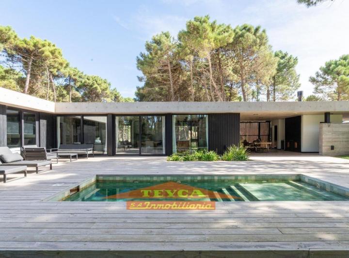 Casa · 240m² · 4 Ambientes
