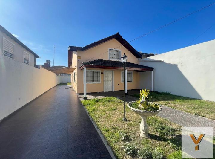 Casa · 170m² · 4 Ambientes · 1 Cochera
