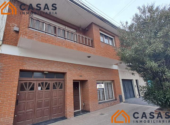 Casa · 230m² · 4 Ambientes · 1 Cochera