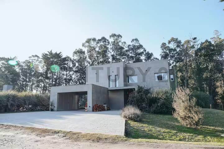 Casa · 312m² · 5 Ambientes · 1 Cochera