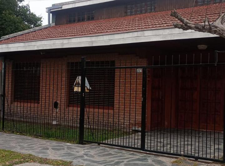 Casa · 150m² · 4 Ambientes · 2 Cocheras