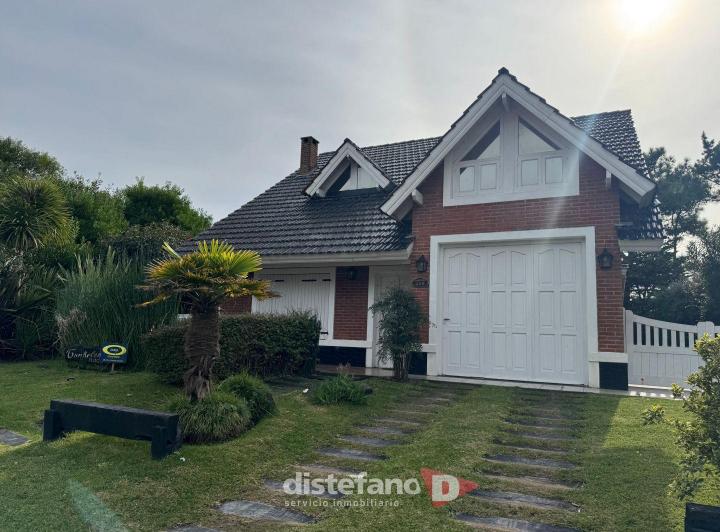 Casa · 180m² · 5 Ambientes · 1 Cochera