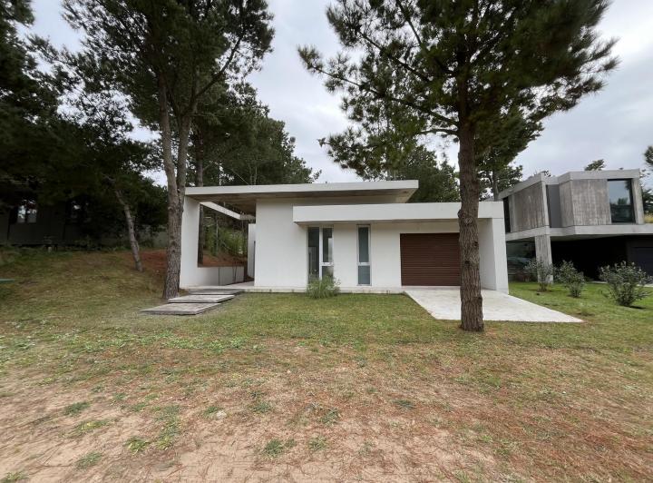 Casa · 212m² · 4 Dormitorios · 1 Cochera