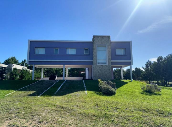 Casa · 155m² · 4 Ambientes · 2 Cocheras