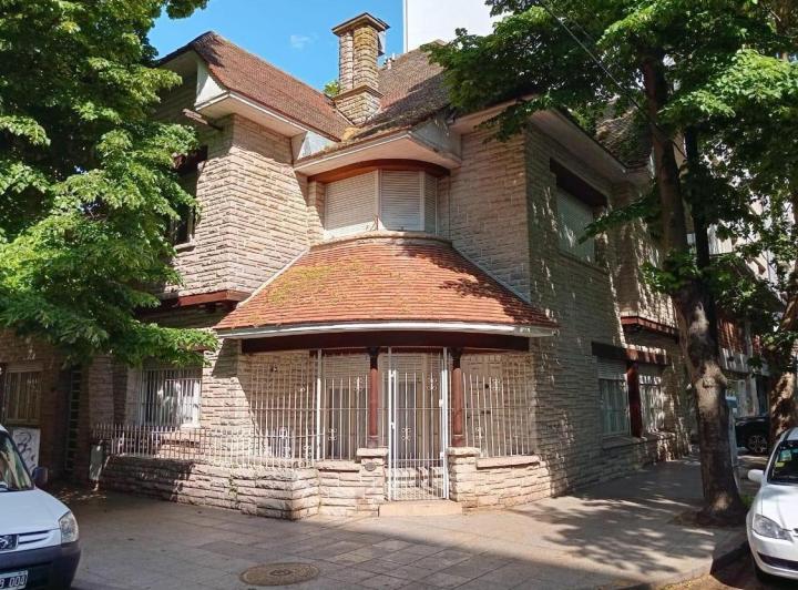 Casa · 392m² · 7 Dormitorios · 3 Cocheras