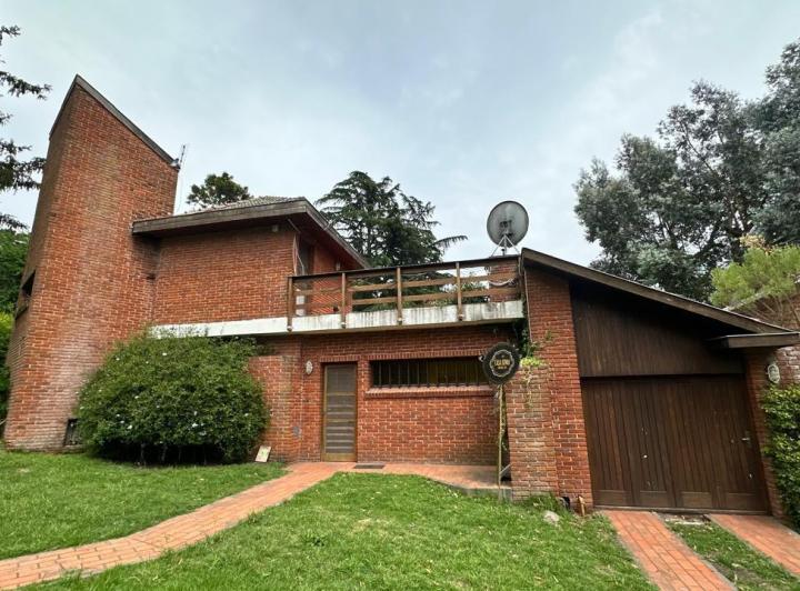 Casa · 203m² · 5 Ambientes · 1 Cochera