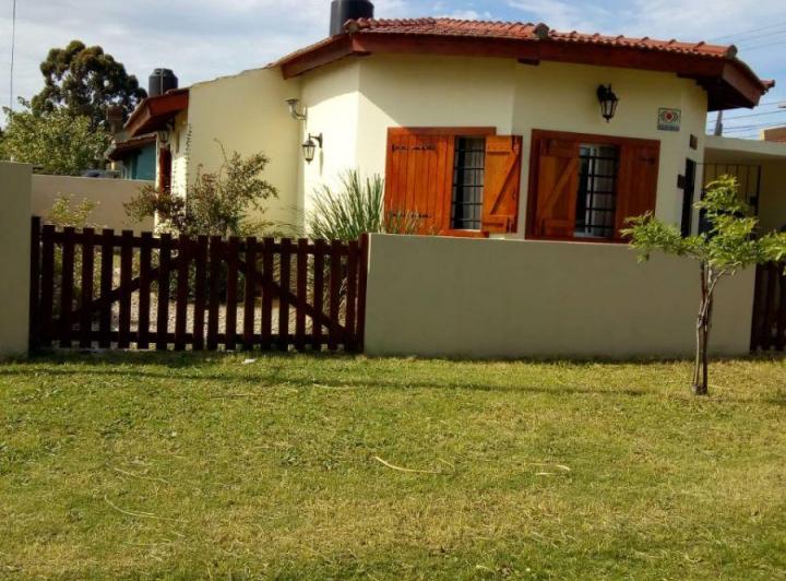 Casa · 10m² · 3 Ambientes · 2 Cocheras