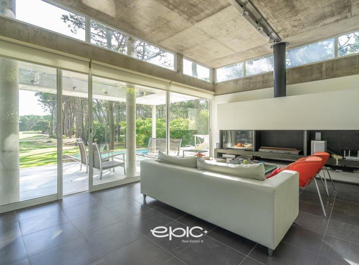 Casa · 260m² · 5 Ambientes · 1 Cochera