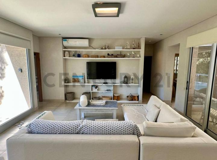 Casa · 170m² · 5 Ambientes · 1 Cochera