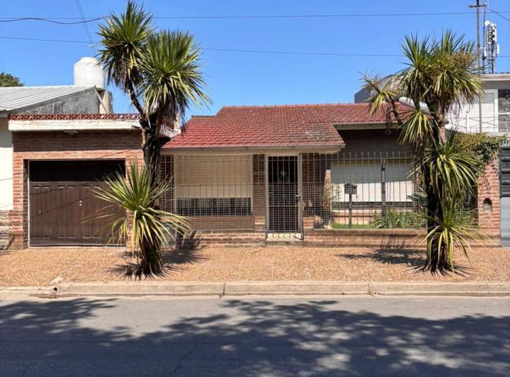 Casa · 146m² · 2 Dormitorios · 2 Cocheras