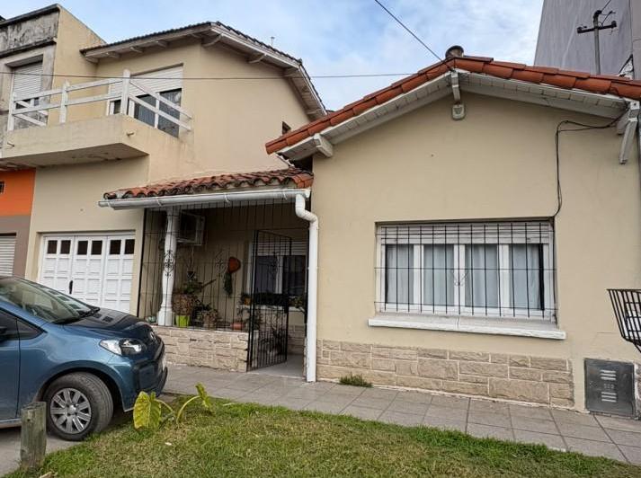Casa · 121m² · 4 Dormitorios · 1 Cochera