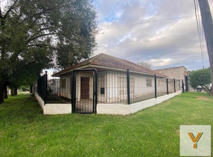 Casa · 220m² · 5 Ambientes · 3 Cocheras