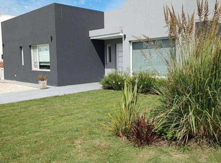 Casa · 215m² · 4 Ambientes · 1 Cochera