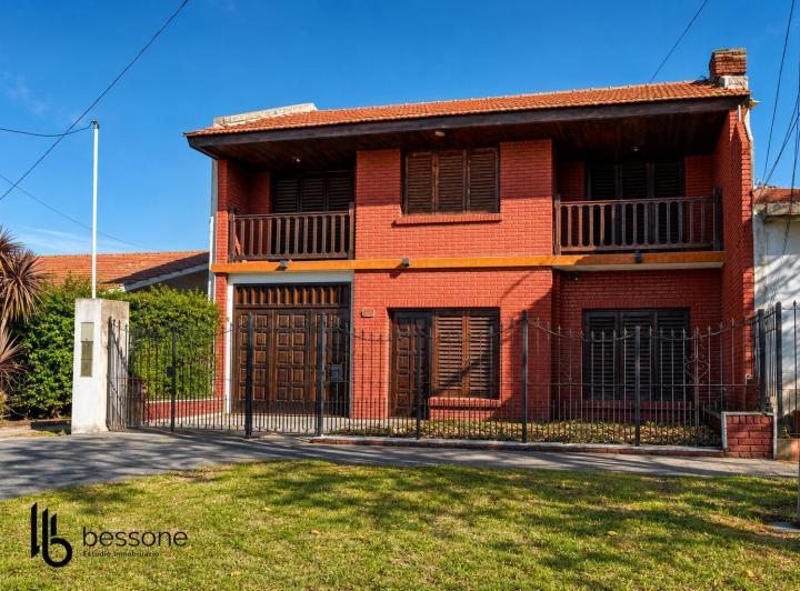 Casa · 164m² · 5 Ambientes · 1 Cochera