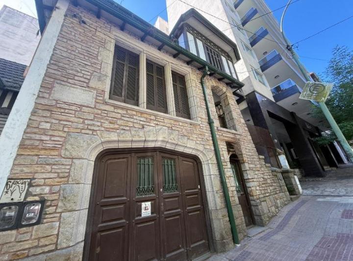 Casa · 286m² · 7 Ambientes · 1 Cochera