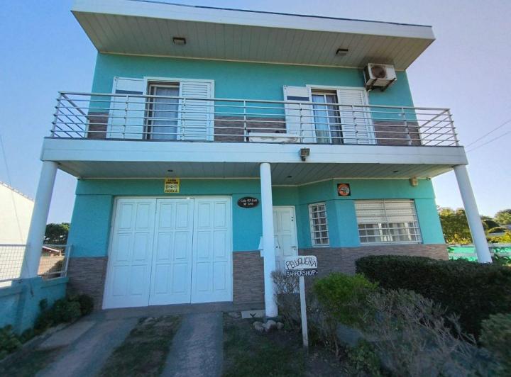 Casa · 260m² · 5 Ambientes · 2 Cocheras