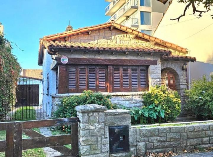 Casa · 90m² · 4 Ambientes · 1 Cochera