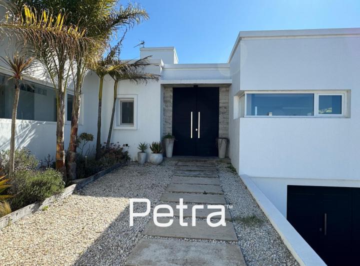 Casa · 250m² · 6 Ambientes · 1 Cochera